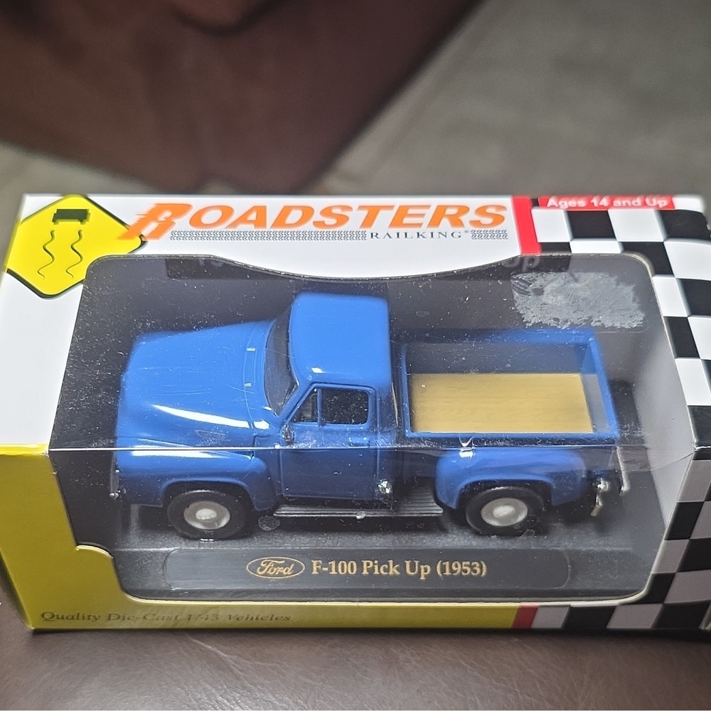 Yat Ming Ford F-100 Pick Up 1953 Roadsters RailKing 1:43 Diecast Blue Unopened